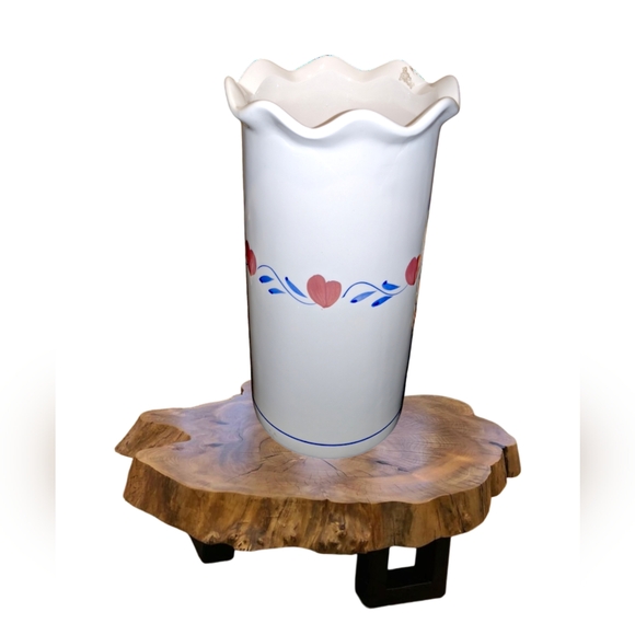 👣4/$20.  Tailored Lila's Vase with Green Leaves and Red Heart - Picture 5 of 5